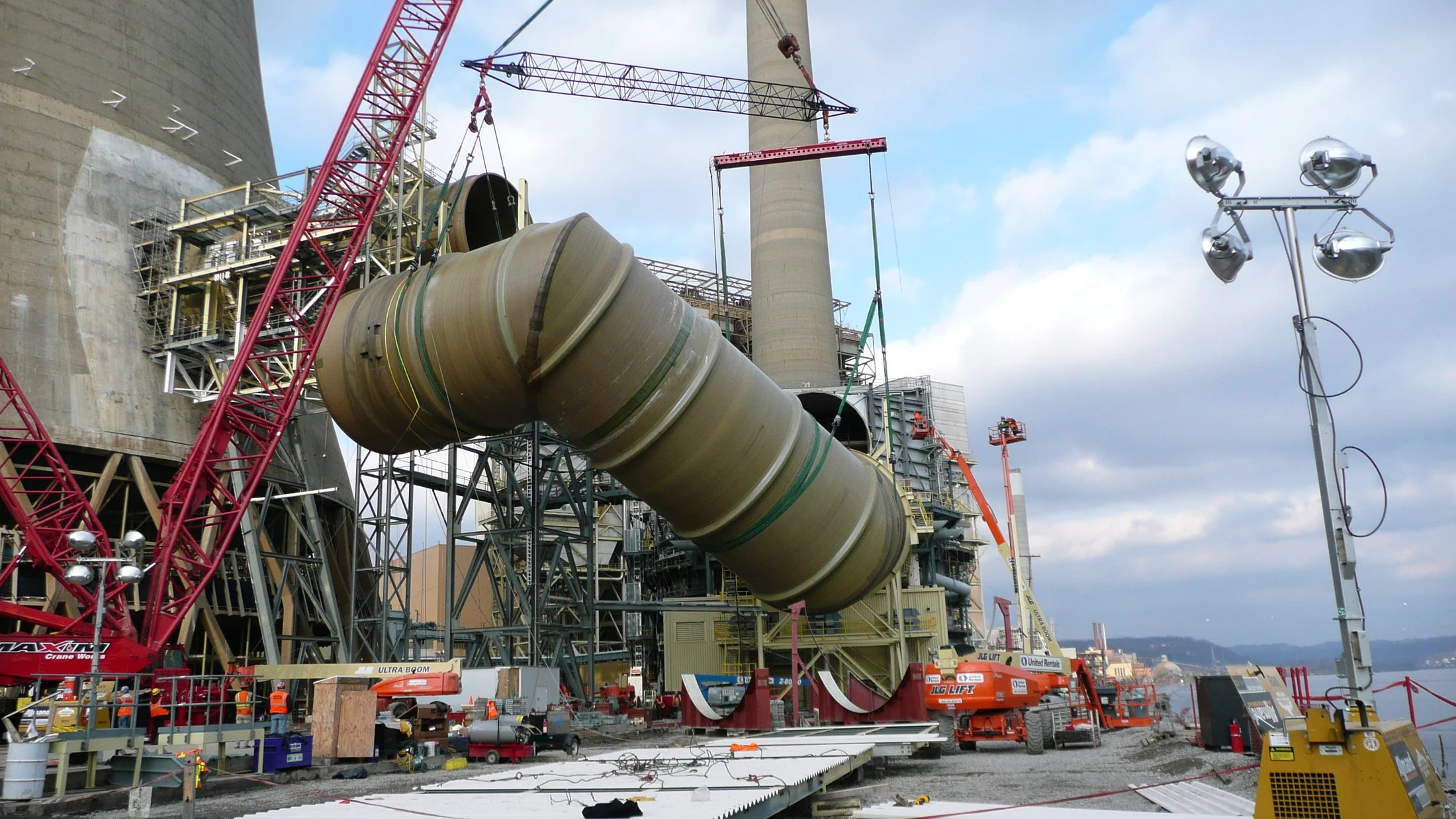 Montage eines groß dimensionierten Reingaskanals am Cardinal Plant in Ohio